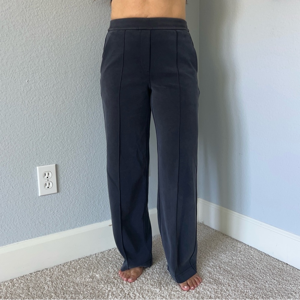 Lululemon Softstreme Pintuck Mid-Rise Petite Black Pants 26” x 27” Short Inseam